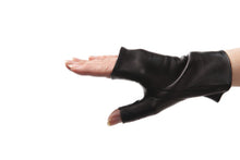 画像をギャラリービューアに読み込む, 【ラスト1点!】レディース手袋◇ナパレザーフィンガーレスグローブ◇ブラウン/BROWN《シルク》