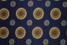 画像をギャラリービューアに読み込む, BLUE LABEL ネクタイ ◇ シルク ◇ ネイビー×小紋(大)(花弁16枚・イエロー)