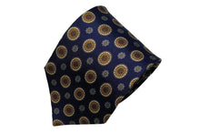 画像をギャラリービューアに読み込む, BLUE LABEL ネクタイ ◇ シルク ◇ ネイビー×小紋(大)(花弁16枚・イエロー)