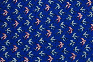 MEROLA SERIES ネクタイ ◆ブルー×ツバメ模様（ブルー・ピンク）《50オンス》